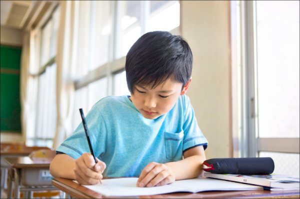 強迫症「無法跳題」資優生考卷寫不完 文/ 周伯翰醫師
